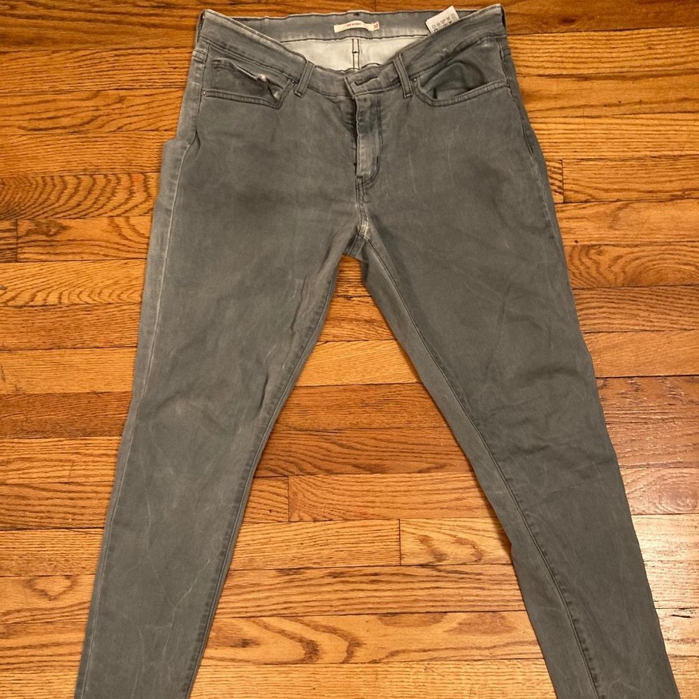 Levi's 711 Skinny Jeans in Grey.